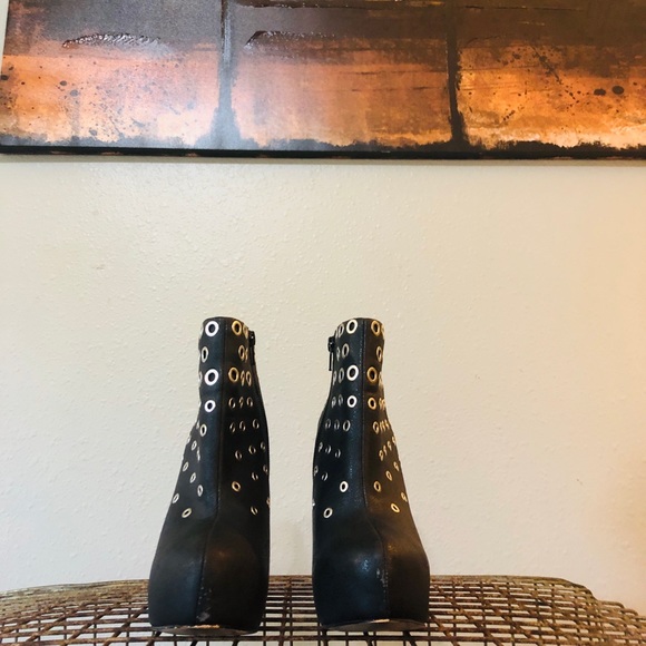 ALDO Black Rocker Grommet Ankle Boots sz 7 - Picture 5 of 7